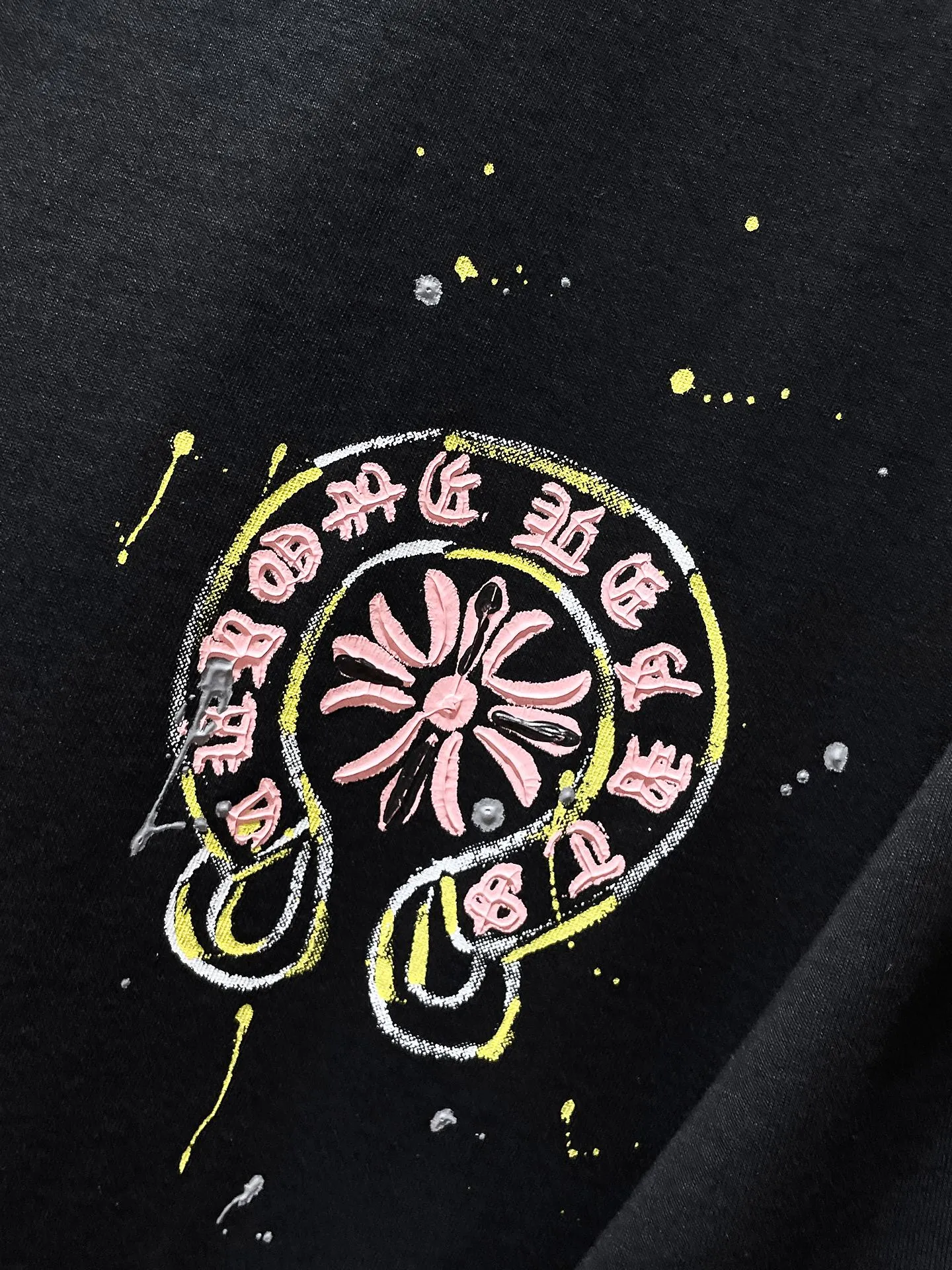 P150   夏季上新 Chrome Hearts 25ss 高定版！ ! High-weight, environmentally friendly and high-quality top-quality fabric 280g Crow Sanskrit hand-painted scratched foam short-sleeves. Counter synchronization. 1:1 replica version. Recommended color: black white. Size: S, M, L, XL